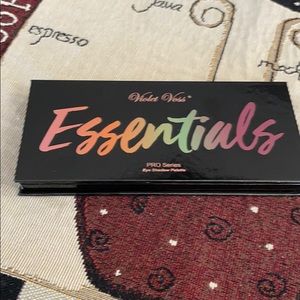 Violet Voss Essentials Palette